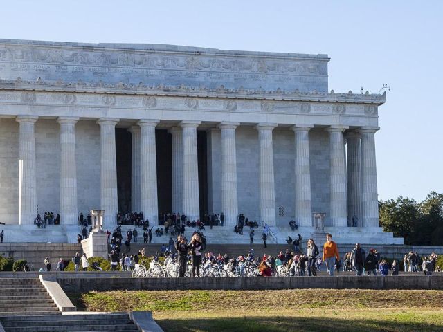 LincolnMemorialGrounds_hero_Barrett Doherty_2015